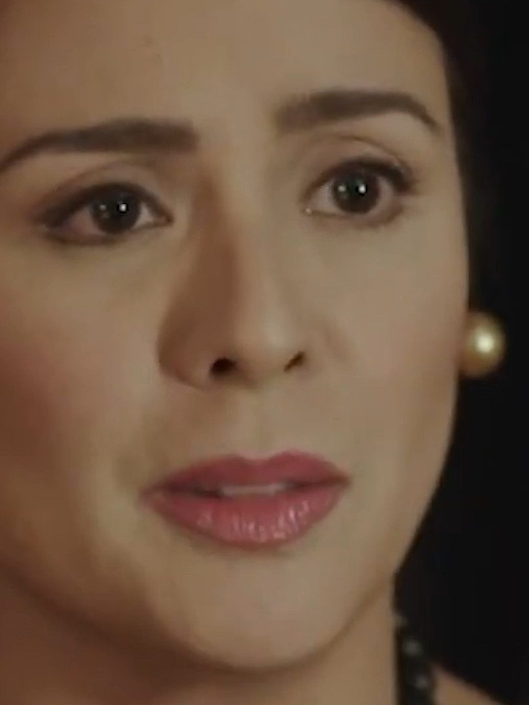 Walang sabunutan, walang sigawan. Sobrang poised naman ng puksaan na ‘to! But you just know, parehas silang natatakot na maiwan ni Vince (Richard Gomez). Da who kaya ang magwawagi sa dulo?! #TheLoveAffair #DawnZulueta #BeaAlonzo #TikToktainmentPH