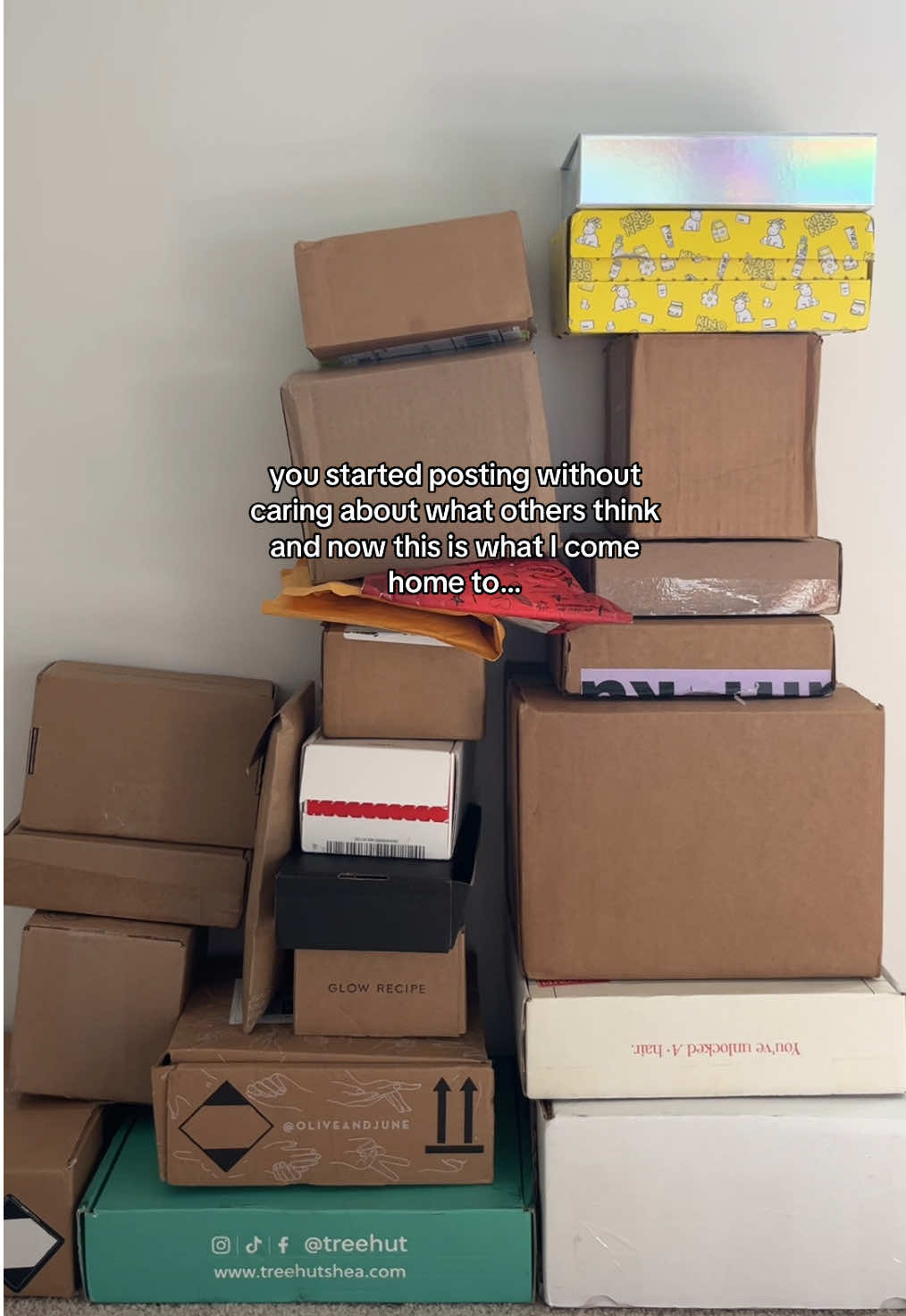 2 weeks worth of pr! take this as your sign to stay consistent & post your content & you will have a stack of pr packages from a bunch of your dream brands!! #postyourcontent #smallcreator #smallcontentcreator #contentcreator #contentcreation #prpackage #prpackages #prpackageasasmallinfluencer #stayingconsistent #microinfluencer #microinfluencertips #microinfluencertiktok #creatorsearchinsights 