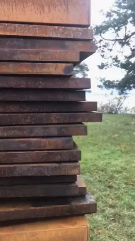Swiss sculptor Etienne Krähenbühl's work 'Etats de l’âme' (2022) features kinetic steel forms exploring inner states with delicate balance and motion. Presented at the 9th Swiss Sculpture Triennial, this installation contrasts heaviness and ethereal movement in movable metal cubes. Krähenbühl is renowned for integrating materials like shape‑memory alloys, plastics, and corroded metal in exhibitions throughout Europe and the USA, including his 2025 solo show 'Disparition & Réminiscence' at La Sarraz. #etiennekrahenbuhl #kineticsculpture #soundart #metalart #Etatsdelâme #Swisssculpture #timeandmatter #contemporarysculpture #contemporaryart #installationart #exhibition #artgallery #gallery #artmuseum #artnews #artsnews #museumnews #museum #museumsnews