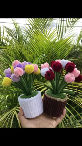 Pot bunga mini tulip🪴🌷  Comel la bunga gedik2😍#fypシ゚viral #pipecleanerflowers #chinellestem #bungakawatbulu #chinelleflower #bouquetbungakawatbulumalaysia 