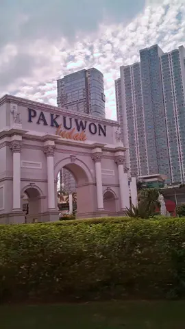 Mentahan video pagi-pagi keliling Pakuwon Surabaya,,  jalan-jalan ga ada tujuan,, 😅 Ambil aja buat prank atau bahan edit,,  #mentahan #mentahanvideo #videomentahan #jalanjalan #pakuwon #pakuwoncity #pakuwonmall #bahanswmu #story #quotes #prankvideo 