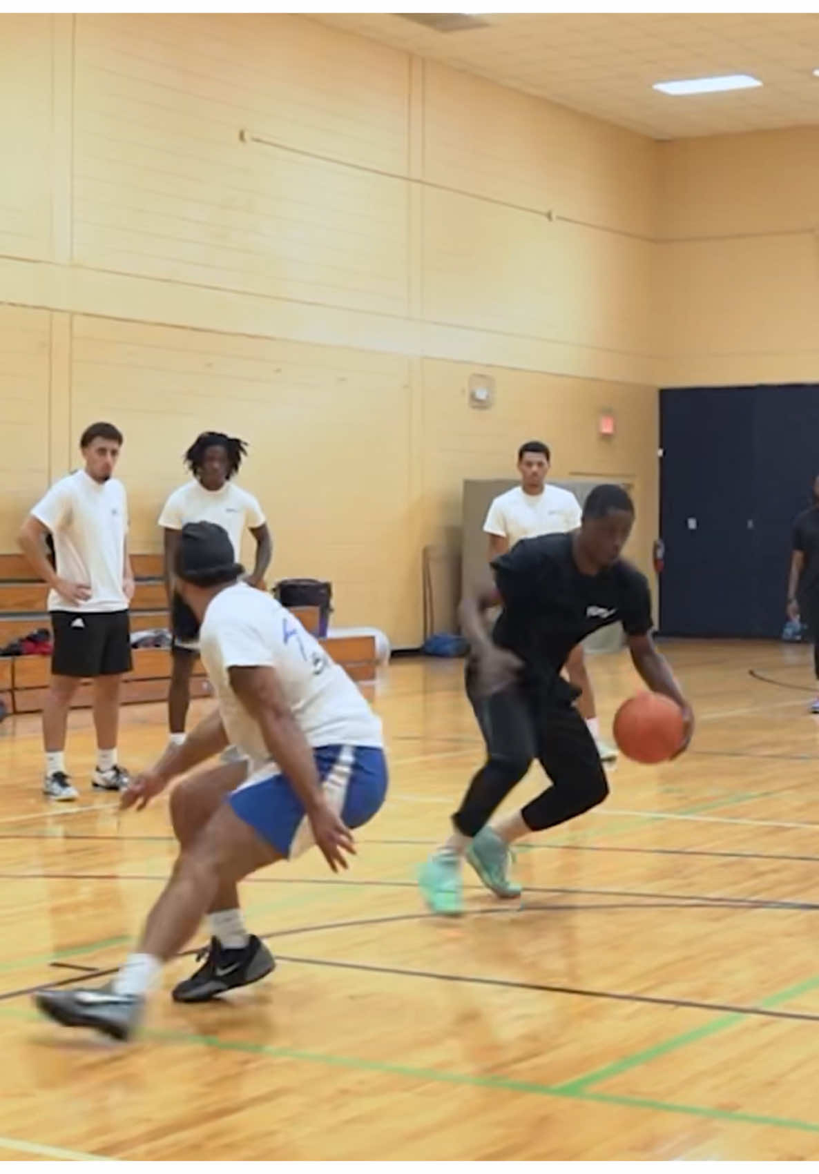 He got his get-back! 🫣 Bro crossed him RIGHT back 🔁🔥 #fypシ #explore #1v1 #crossover #Anklebreaker #hoopdreams 