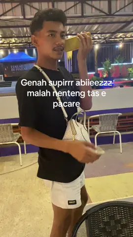 🤘🏾