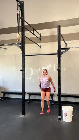 But this one is grippy and sweaty. Minutes 0:00-10:00 accumulate 25 BMU (finished in 8:34); rest 10:00-15:00; minutes 15:00-25:00 8 DBL DB STOH, 8 TTB, 8 single DB snatches; rest 25:00-30:00; minutes 30:00-40:00 EMOM 10-12 burpees (I did 10 burpees each minute) #gym #GymTok #thickthighessaveslive #fyp #barmuscleup #toestobar #dumbbellworkout #burpees 