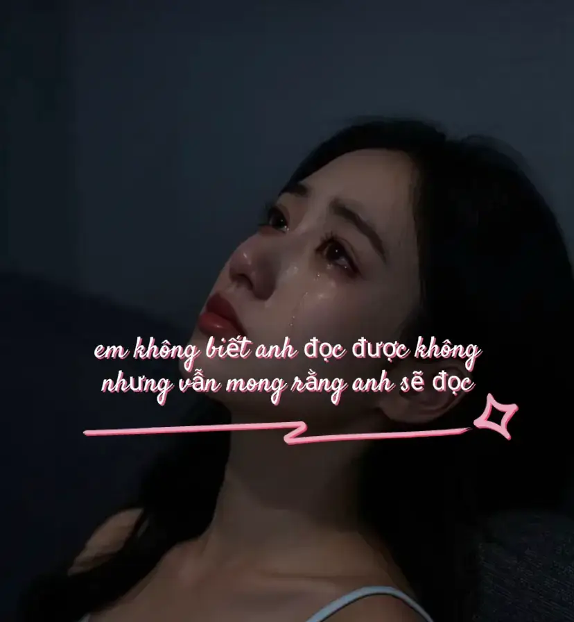 mình đi cùng nhau một chặng đường,tuy không dài nhưng đủ để lại trong em bao cảm xúc và tình cảm sâu đậm nhất . Có lẽ nhiều năm tháng trôi qua, khi cả anh và em đều có cuộc sống riêng của mình,thì trong lòng em vẫn luôn dành cho anh một vị trí đặc biệt nhất. Những ngày anh bước đến cuộc đời em là những ngày em có thêm một điểm tựa, và rồi em đã thương anh dù biết mọi thứ còn nhiều thử thách. Em thương anh nhưng lại không muốn những gì em trải qua,không muốn bản thân em trở thành nỗi muộn phiền của anh Em thương anh nhưng lại sợ những con đường em đi khiến anh phải chênh vênh với những ngày không rõ tương lai,không rõ đích đến..Anh có quá nhiều điều phải lo.cuộc sống của anh đã quá đủ muộn phiền,còn em một người mang trong mình những nỗi niềm và trăn trở. Em nghĩ nếu em chọn rời đi có lẽ sẽ tốt cho anh hơn.Nhưng em lại không chắc bản thân mình có thể buông bỏ.Em tiếc khoảng thời gian mình bên nhau quá ngắn ,khi em chưa kịp gom trọn những yêu thương,hay chỉ là một lần chạm vào gương mặt anh, một lần nắm tay anh. để rồi cứ vậy mà chúng mình rời xa nhau khi trong lòng còn nhiều tiếc nuối Em biết năm tháng sau này ,dù em ở bất kì đâu em vẫn luôn muốn dõi theo anh , vẫn mong những bình yên , hạnh phúc sẽ đến với anh , em mong anh luôn vui vẻ lạc quan và phải chăm sóc bản thân mình thật tốt . Cảm ơn anh vì giữa biển người rộng lớn đã tìm thấy em , đã yêu thương em chân thành và cũng xin lỗi vì đã không thể bước cùng anh trên hành trình phía trước ! Thật vui khi hôm nay anh đã xuất hiện , không buồn bã , không tâm trạng , em thích nhìn thấy anh cười mặc dù nụ cười ấy không dành cho em nữa , em sẽ luôn dõi theo anh . em biết sẽ khó có thể buông bỏ nhưng em sẽ cố gắng không làm phiền đến anh nữa , em đã làm được , đã dặn lòng mình rằng cho dù nhớ anh thế nào cũng không được làm phiền anh nữa  Mãi luôn vui vẻ anh nhé,dù bất kì đâu,hoàn cảnh thế nào em vẫn muốn anh tin rằng em vẫn mãi giữ anh trong lòng , giữ mãi khoảng trời kỉ niệm từng mang tên nhau !#xh #tamtrang #stt_buồn_tâm_trạng #followme 