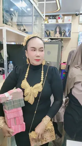 INTI NE WONG UREP UANG UANG MELULU  ,,,,,SLM WONG SUGEH GAK SOMBONG #fypシ #fypシ #fypシ #umikekadwi #lamongan 