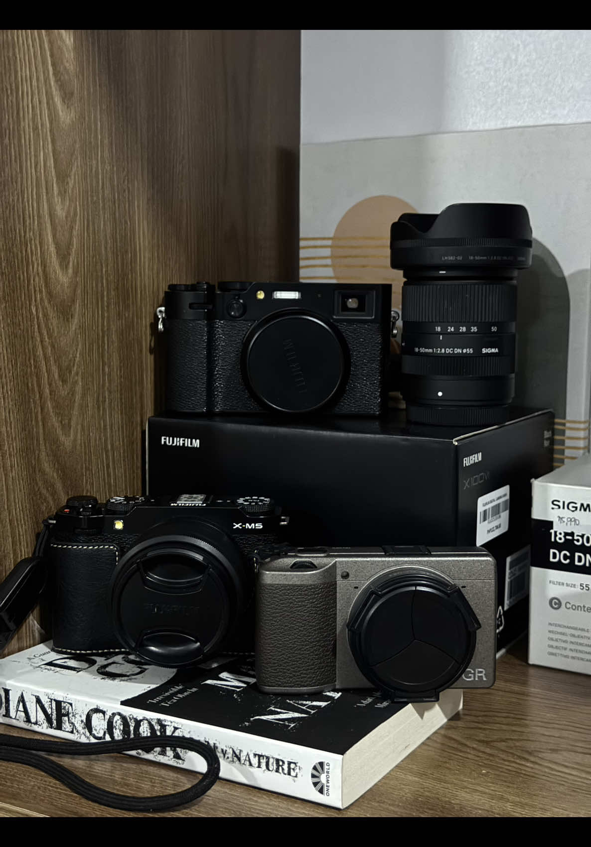 War is over! Got em all! 🥹🫶🏻 Ricoh GR3, Fujifilm XM5 & Fujifilm X100VI in one frame!  Cameras from @HenrysCamerasPH beke nemen! Char!! 🤣 . . . #ricoh #fujifilm #fyp #photography #digitalcamera @Fujifilm Philippines 