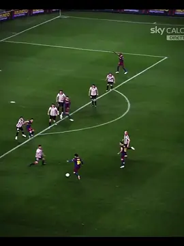 Ronaldo dribbling VS Messi Dribbling 🤯☠️🔥... | #footballtiktok #messidribling #messiprime #messi_king #ronaldodribbling 