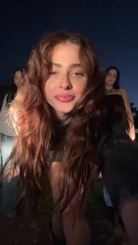 Sabrina, paga o conserto do meu celular 😭😭😭😭😭😭
