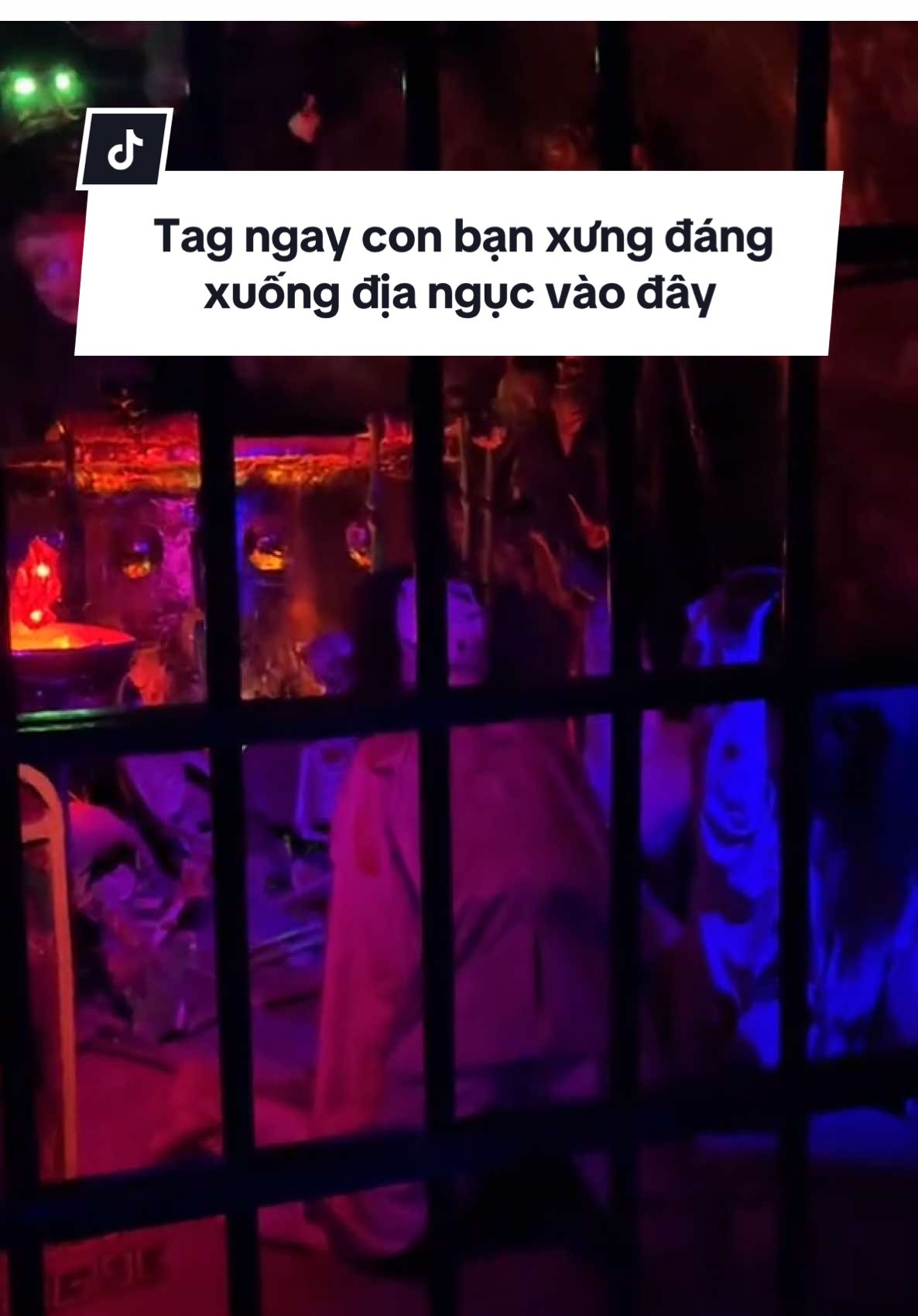 Tour tham quan cuối tuần, mời đoàn mình di chuyển xuống địa ngục dùm em 😅 #oanhtacsaigon #18tangdianguc #xuhuong #trending #viral #KlookKreatorVN #KlookSaleHe #Vietnam