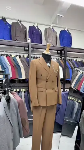 👔 Эрэгтэй, хүүхдийн хослол, пиджак — бүгд энд! 📍 Хотын 2 захаас ойрхон: ▪️ Шөнийн зах – 3-р давхар (№326, 310, 309) ▪️ Шинэ Драгон – EMART, 2-р давхарт ☎️ 99140996 / 94580996 🔥 Хэмжээ: 50–125 кг 👶 Хүүхдийн хослол ч бэлэн! #SuitSpot #Хослол #Пиджак
