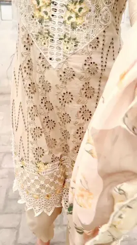 Kitny tery kareeb tha🥹💔 #laibaqueen009 #foryou #foryoupage #trendingviralvideo #1millionviews #fypシ゚viral🖤tiktok #foryoupage❤️❤️ #trendingvideoviral #fulltrendingtemplate🔥 #viralvideo #trendingsong #1miillionaudition 