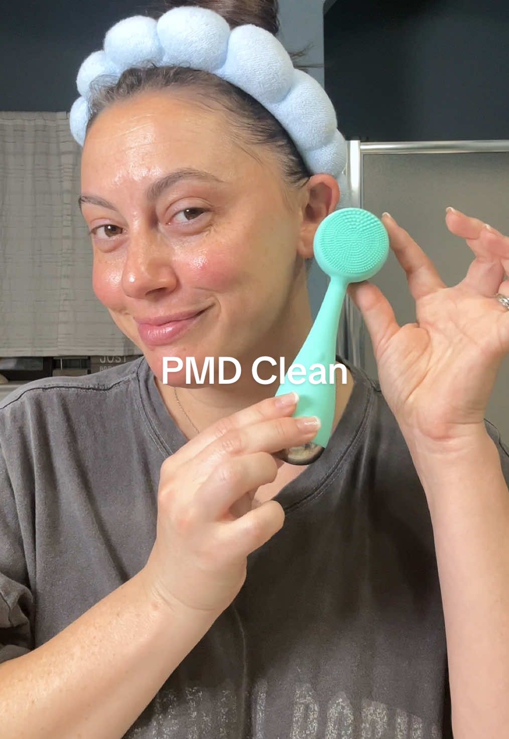 This one facial cleansing device improved my skin! #porebrush #porecleansing #cleansingdevice #facialcleanser #pmdbeauty