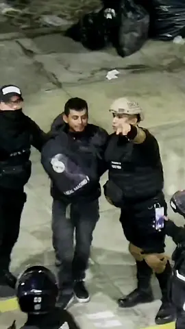 Los tenemos vigilados 🚨🧐 Con valentía y firmeza nuestro SERENAZGO logrando la tranquilidad de nuestros vecinos 🫡🇵🇪 @RENNAN ESPINOZA #seguridad #peru🇵🇪 #tiktokviral #proteccion #fyp #paratiiiiiiiiiiiiiiiiiiiiiiiiiiiiiii #calle #vocacion #