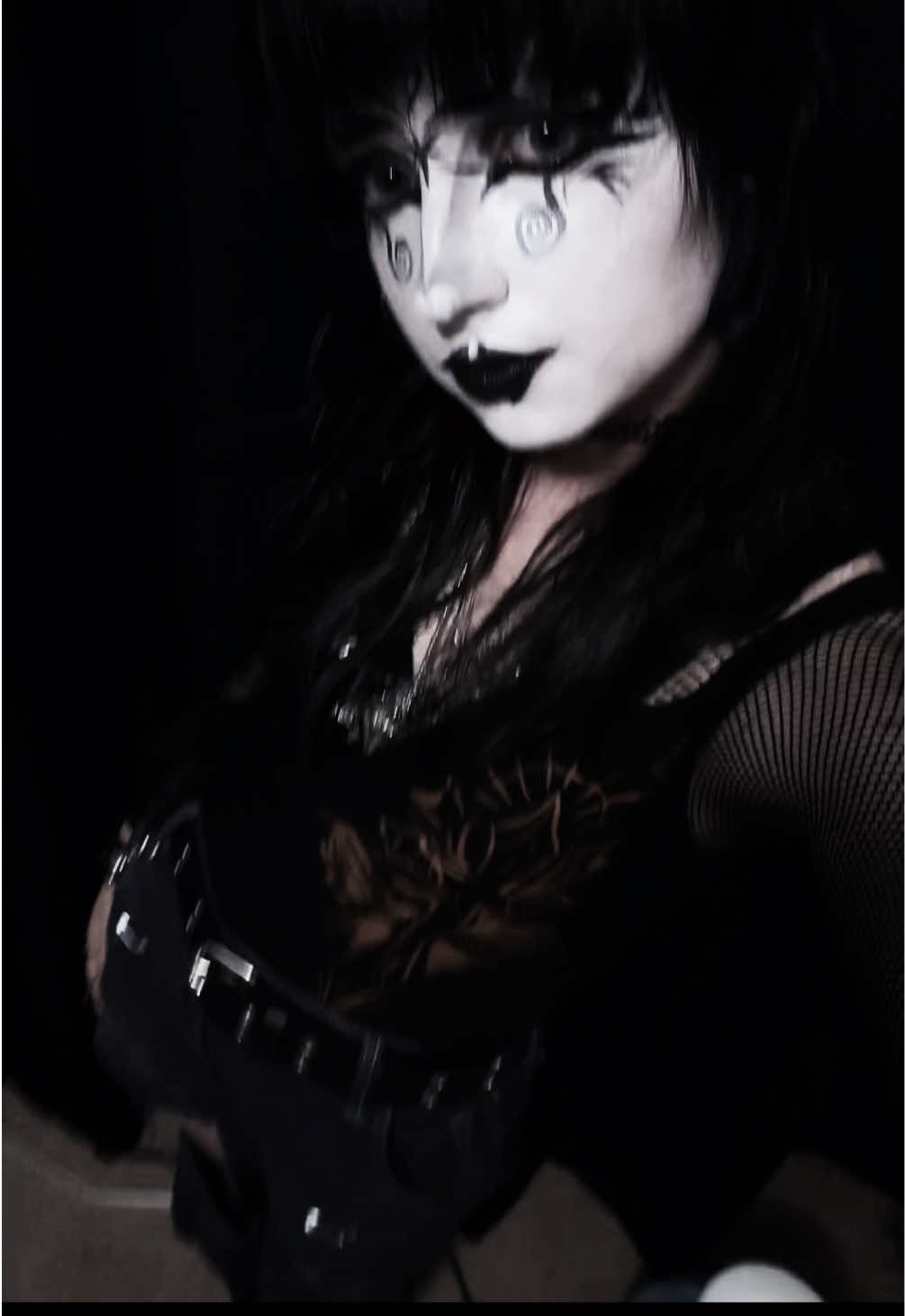 😱 . . . #gothtok #goth #alternative #alttiktok #gothmakeup 