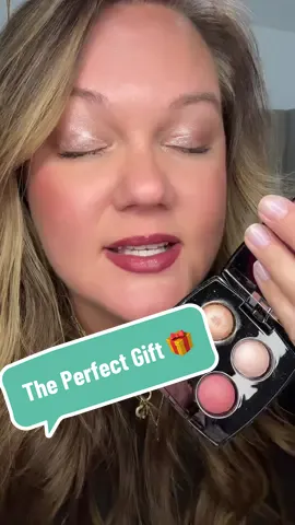 The perfect gift idea! #laurageller #lauragellerbeauty #lauragellermakeup #gellergal #makeup #eyeshadow #mua #eyeshadowpalette 