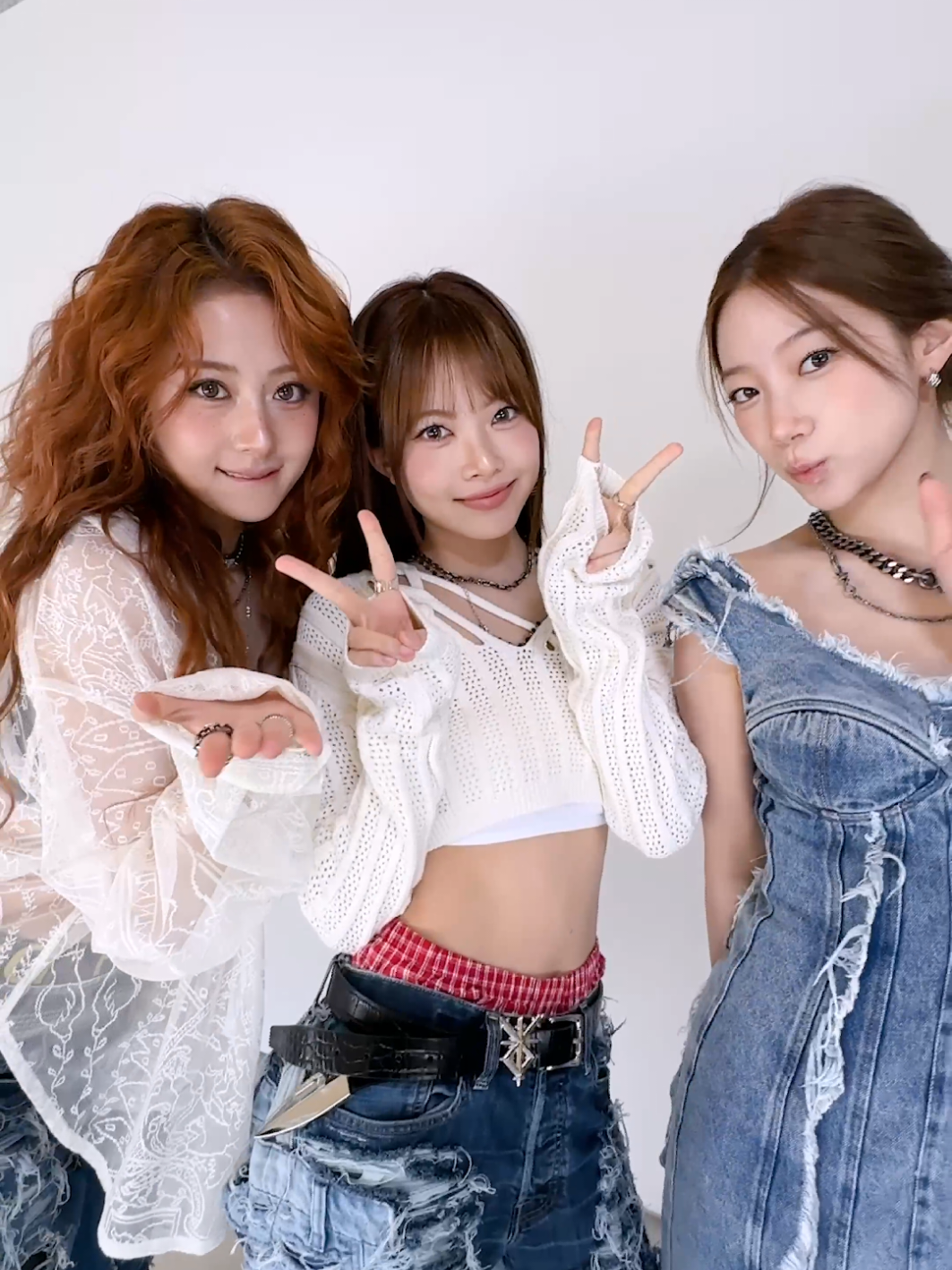denim mood🩵 #LE_SSERAFIM #르세라핌  #HUHYUNJIN #허윤진 #KAZUHA #카즈하 #HONGEUNCHAE #홍은채  #LE_SSERAFIM_DIFFERENT 