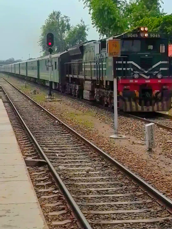 True lines 🥺🥀 #pakistanrailway #train #foryou #poetry #foryoupage 