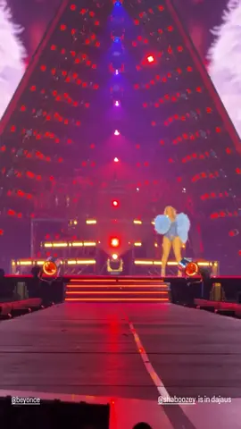 SHABOOZEY performing SWEET HONEY BUCKIIN with BEYONCÉ. Cowboy carter Las vegas night 2 🎥:@wokitoki #beyince #cowboycarterworldtour #shaboozey #paratiiiiiiiiiiiiiiiiiiiiiiiiiiiiiii #foryoupage 