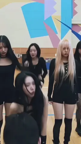 I’m too stunned to speak, because her sexy era is BACKK yall !! 😩😩 #artbeat #artbeatseyoung #viral #foryoupage #fyp 