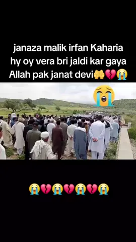 #تا حشر تیری دید کو ترسیں گی یہ نگاہیں💔😭 تیرا یوں بچھڑ جانا میرے وہم و گماں میں نہ تھا😭😪