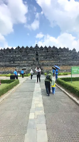 1 tempat 1000 kenangan,Candi Borobudur dan keindahan nya,masih menjadi favorit wisata saat berlibur  ➡️ Sewa mobil dan driver Jogja  ➡️ Paket wisata Jogja  ➡️ Private trip ➡️ Perjalanan dinas #sewamobiljogja #wisatajogja #paketwisatajogja #jogja #wisatamagelang #candiborobudur 