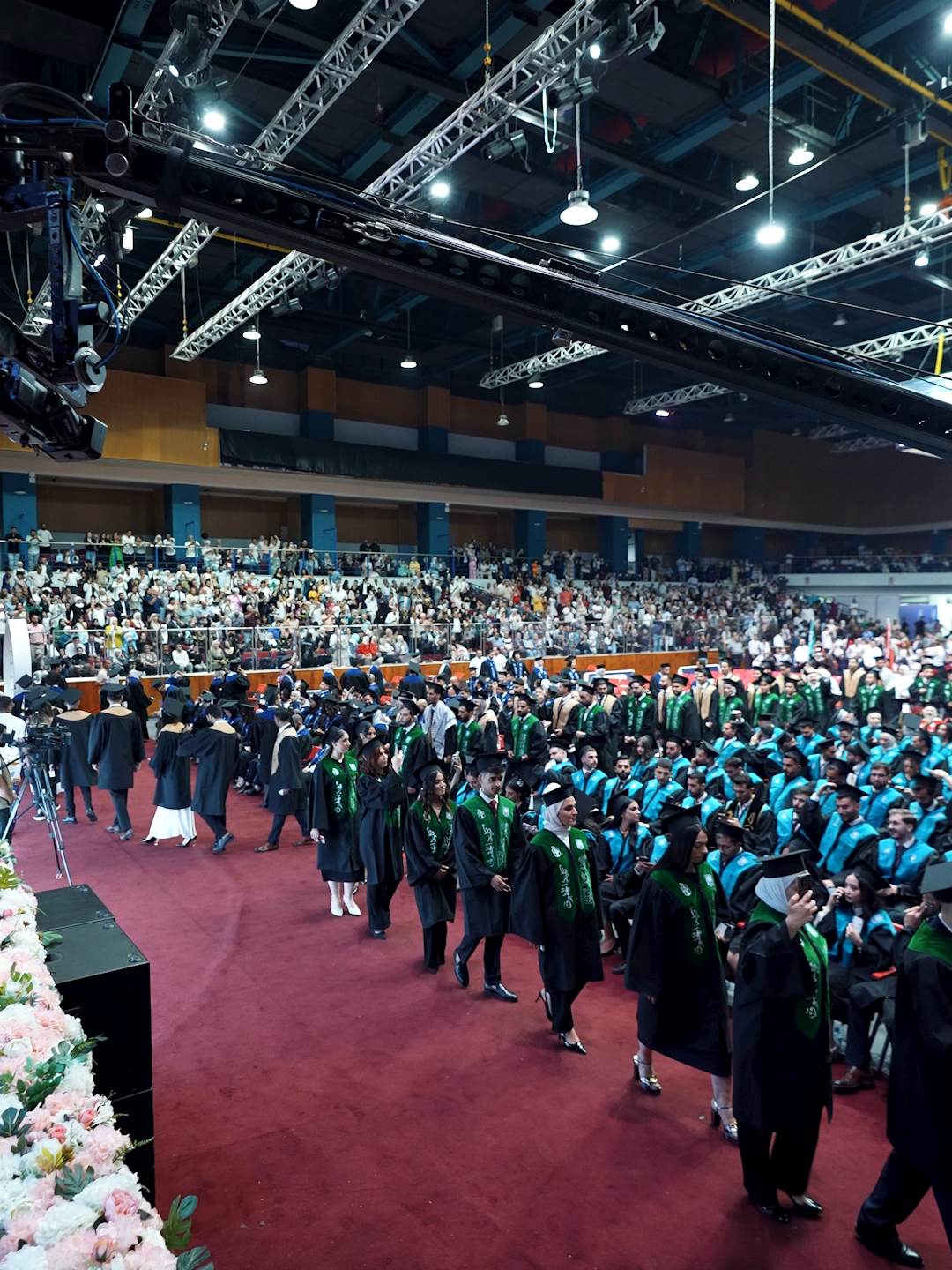 قدها، قدها.. وقدود 💪🏻 دفعة 2025، مبروك التخرج! 🎓 Class of 2025, you did it! 🎉 Congratulations to our beloved AAU graduates! 💙 فخورين فيكم يا خريجي جامعة عمان الأهلية! #AlAhliyyaAmmanUniversity #جامعة_عمان_الأهلية