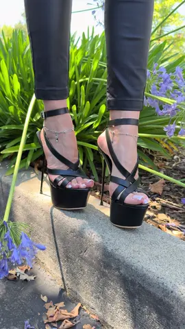 I’m here 🩷 #heels #sandals #highheels #heelsfashion #summerheels #summernails #stiletto 