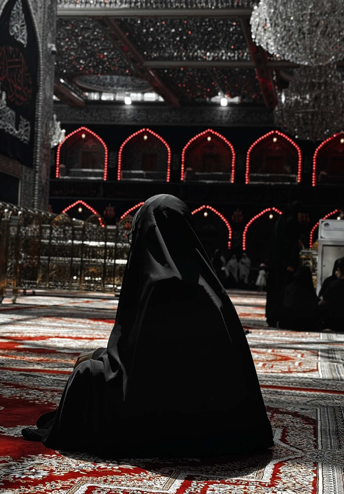 الْسَلاٰمُ عَلَيْكَ يَا أبا عَبْدِ اللهِ.. #exsplore#yahussain#karbala#fyp#واحسيناه#ضريح_الامام_الحسين_عليه_السلام#حرم_الحسين#لاتأمن_الايام_يومآ_أنها_خانت 