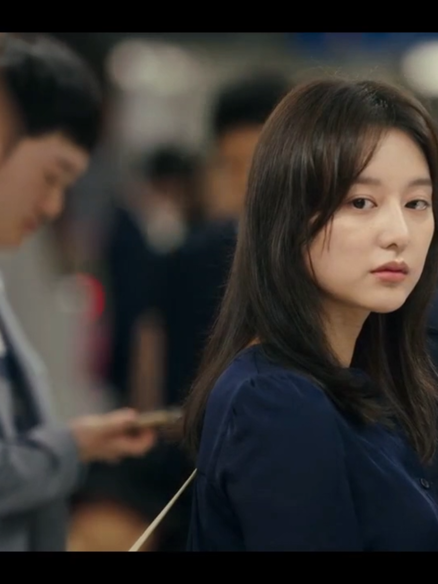 8 billion of people yet still feeling alone #myliberationnotes #yeommijeong #kdrama #koreandrama #empty #adulthood #alone #fyp #kimjiwon #geewonii 