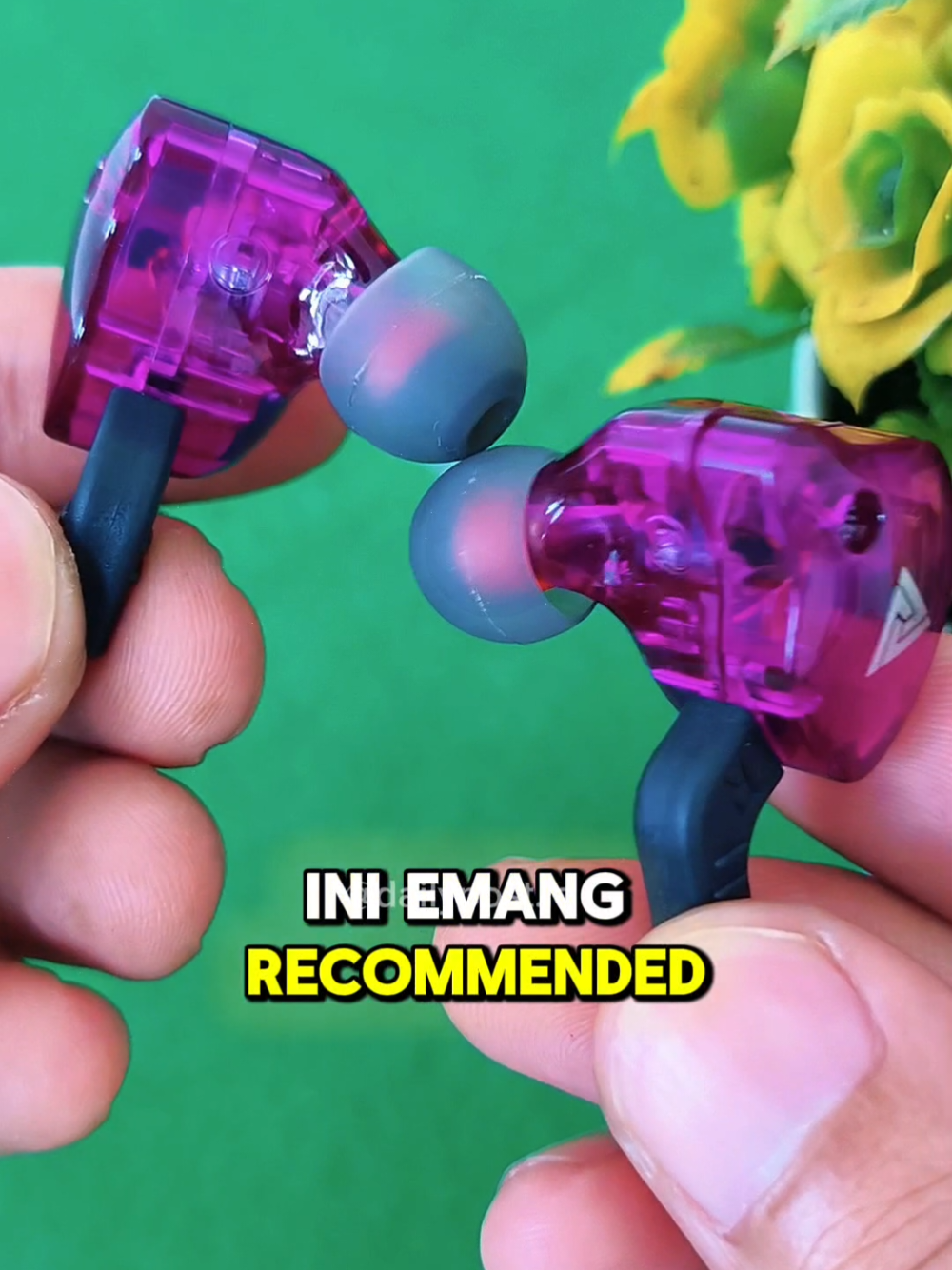 QKZ AK6 Earphone Gaming dan Music Dana Pelajar!  Nyari headset gaming tapi budget pas pasan? QKZ AK6 dari Kinggo solusinya! Main PUBG Mobile dan game lainnya makin enak. #ak6 #earphones #headset #gaming 