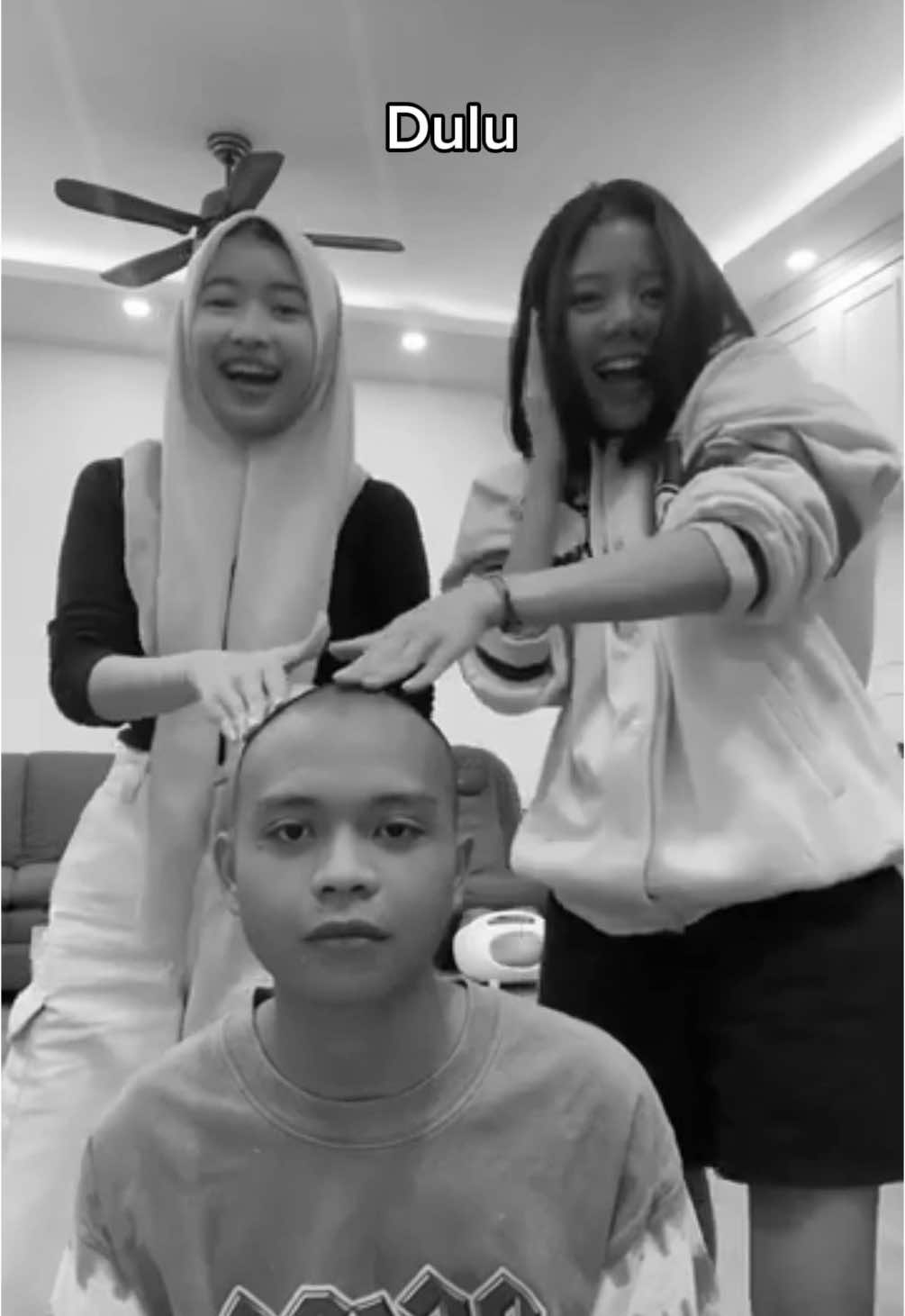 Udah punya kesibukan masing2, seneng liat adikku seberkembang tapi masih ttp harus berkabar. Biar bagaiamnaa pun adam adalah adikku satu2nya