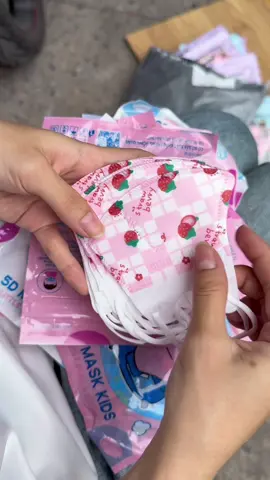 Tặng thêm đồ chơi khi mua 100c nhé #khautrangchobe #khautrangluachobe #xuhuong 
