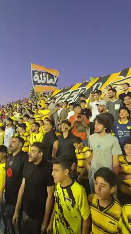 جماعة روس المربعة و اخص  بالذكر .. يلي بحكو الحسين ما اله جمهور... اه بجوز هذا جمهور الوحدات جاي متنكر بالزي الاصفر عشان يشجعونا🤭  ولك احنا #الملكي و احنا رقم1 و كمان مش كل الجمهور كان حاضر #استنونا🤌 #الحسين_اربد #كأس_السوبر_الأردني #الوحدات #jordan #الملكي #اربد 