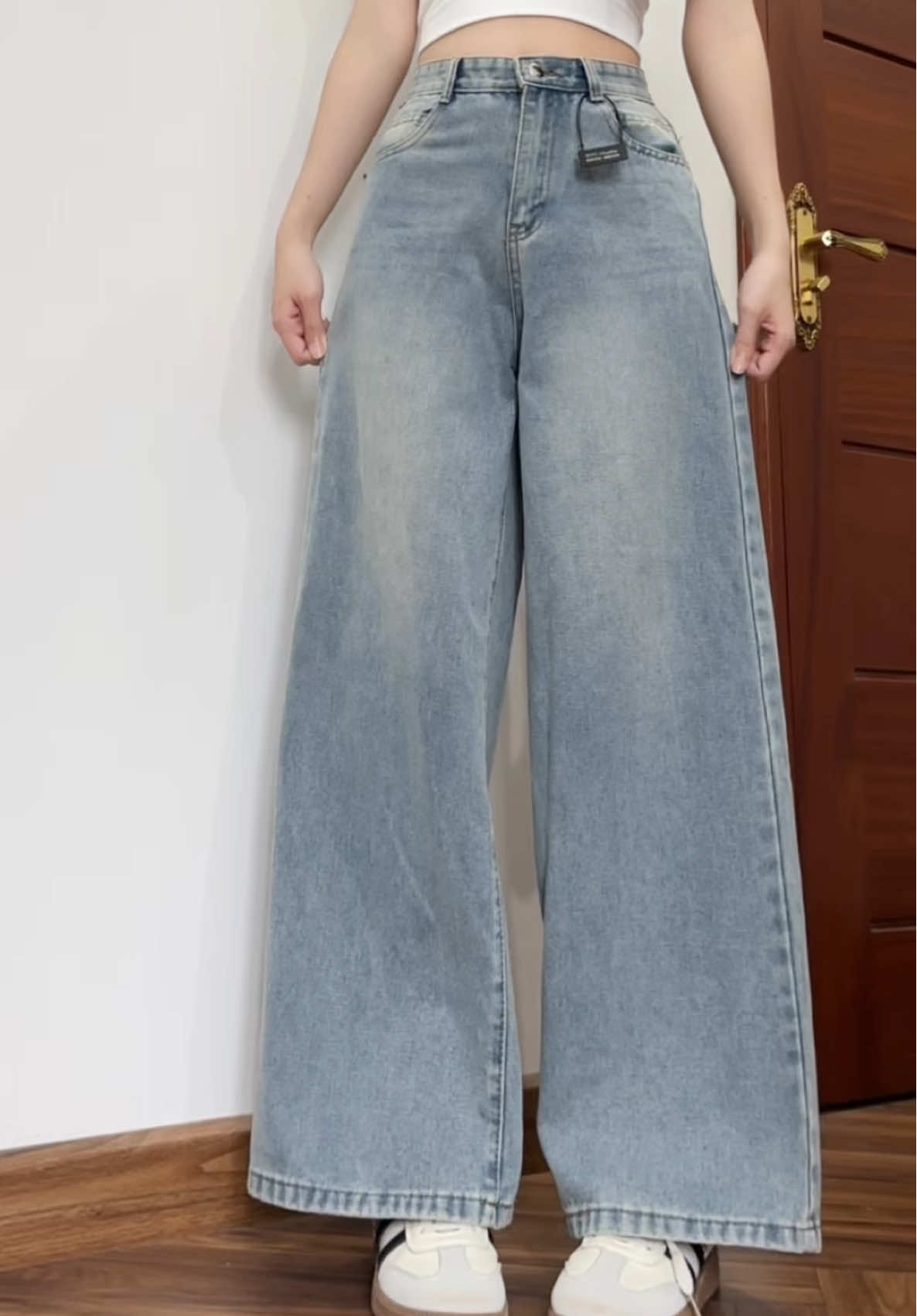 Quần jean ống rộng xanh nhạt #viral #OOTD #videohangthoitrang #hottrend 