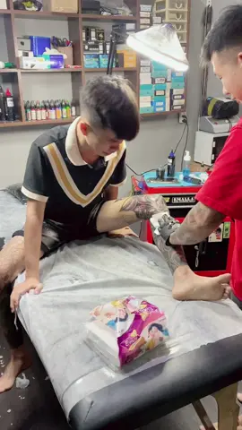 Còn gặp nhau là còn khóc nhiều lần nữa 😂#xuhuongtiktok #videoviral #hinhxamnhatco #tienggiang63 #hinhxamquyrap 