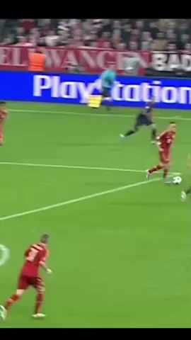 Ribery 🪄 vs Messi 💩#REALMADRID #footballtiktok #footballedit #senegalaise_tik_tok #REALMADRID #ronaldo #messi 