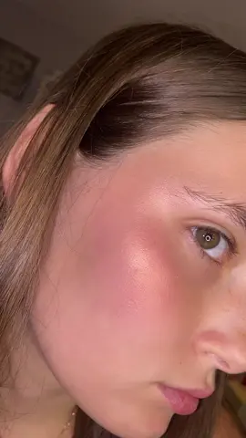 the shine is giving ✨ #giving #itsgiving @bareMinerals #bareminerals #highlightingblush #blush #highlight #makeup #beauty #beautyhacks #BeautyReview #beautyreview #beautyessentials #viral #backtoschool #backtoschoolhaul #makeupbag #makeupbagessentials #essentials #beautyroutine #makeuptransformation 