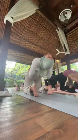andra and the backbend 🙏 ya Allah mau lebih bendy lg ya Allah amin #backbend #yoga #yogatok 