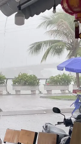 Hà tiên đón tui bằng 1 cơn mưa 