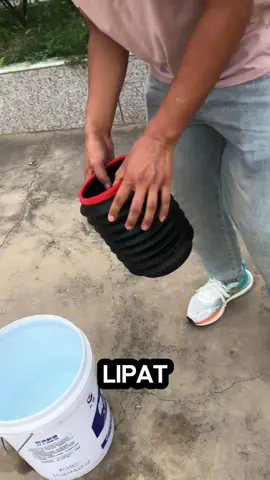 A foldable trash can with a lot of use, it is resistant to falling and high temperature.#keretamalaysia #car #foryou #tiktok #parentingmalaysia #fyp #caraccessories 