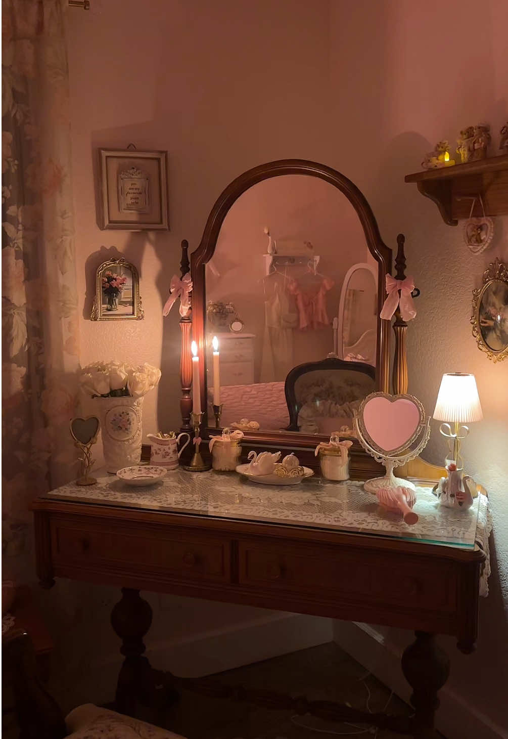 she’s in her princess era 👸🏻🦢⚜️   #vintage #vintagecoquette #antiquevanity #foryoupage #princesscore #princess #coquette #girlyaesthetic #vintageaesthetic #thrifting #roomdecor #roominspo #fyp #pinterestinspo #pinktok 