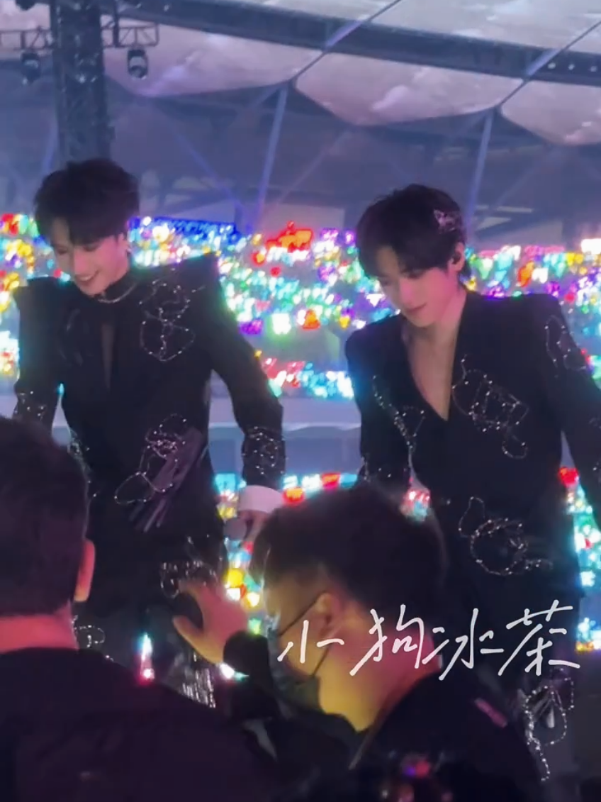翔轩🖤✨ #yanhaoxiang #严浩翔  #songyaxuan #宋亚轩 #nghiemhaotuong #tnt_thời_đại_thiếu_niên_đoàn