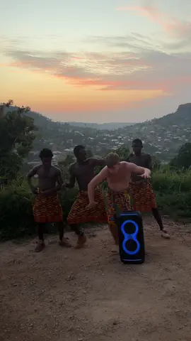 Nae Nae 🕺 #tanzen #naenae #africa #backflip #fyp @VillageDripGod 