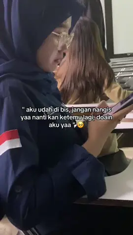 padahal lagi ada dosen, tetep aja banjir air mata wkwk :( kitaa gapernah tau kedepannya bakalan kaya gimana, tapi semoga kita bareng' terus yaaa, semoga akhirnya sesuai sama apa yang kita doakan selama ini… aamiin 🤍 #fy#ldrstory 