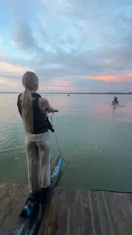 Первый и последний раз стояла на водных лыжах 🤣