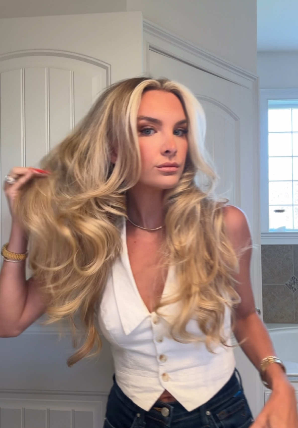 my little secret to the easiest way to give you a blowout look in minutes! Tag me if you try it! 🫶🏻💘✨🧖🏼‍♀️ #hairtok #hair #blowout #blowoututorial #beauty  @Color Wow Hair 