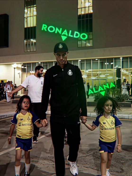 Ronaldo & Alana are outside vs At Home 😂