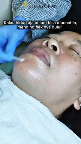 Kalau hidup aja belum bisa dibenahin mending fleknya dulu!!! #peeling #whitening #peeloff #masker #brightening #facial #skintreatment #beauty #aesthetics #aesthetic #klinikkecantikanjakarta #klinikestetikjakarta #scar #flek #melasma #penghilangflek #freckles #flekhitambandel #flekhitam 