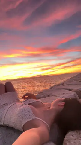 Có thể là ngủ ở biển luôn cũng được vì quá là chill#愛知 